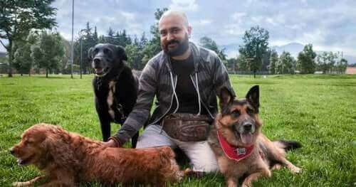 Andrés Carrión, éducateur de chiens agressifs